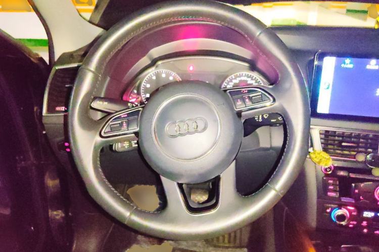 Used Audi Q5 2018 Collector's Edition 40 TFSI Technology Model Steering Wheel