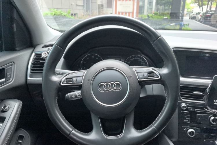 Used Audi Q5 2018 Collector's Edition 40 TFSI Technology Model Steering Wheel