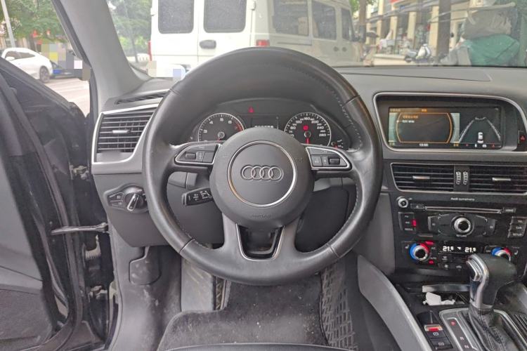Used Audi Q5 2018 Collector's Edition 40 TFSI Technology Model Steering Wheel