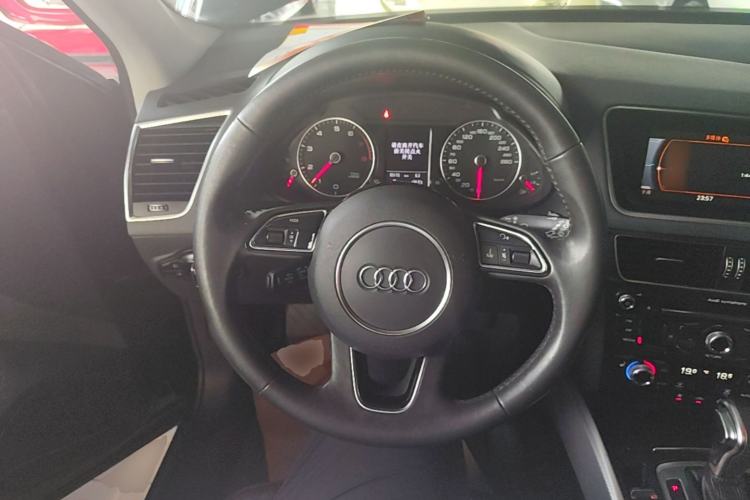 Used Audi Q5 2018 Collector's Edition 40 TFSI Technology Model Steering Wheel