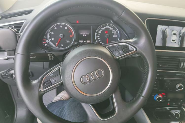 Used Audi Q5 2018 Collector's Edition 40 TFSI Technology Model Steering Wheel