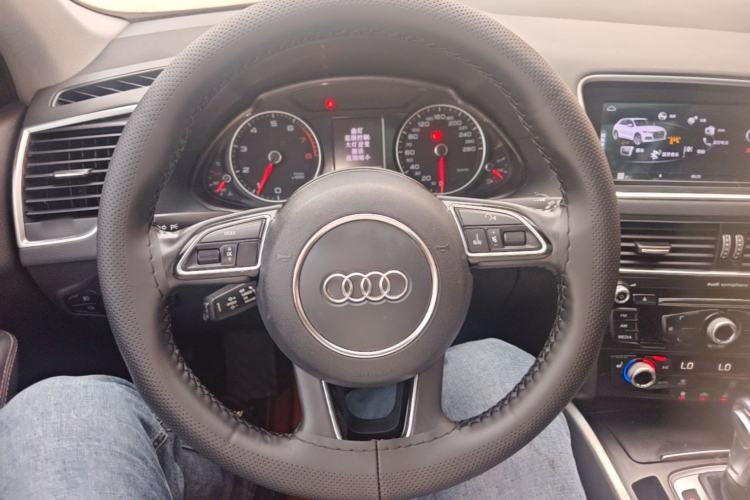 Used Audi Q5 2018 Collector's Edition 40 TFSI Technology Model Steering Wheel