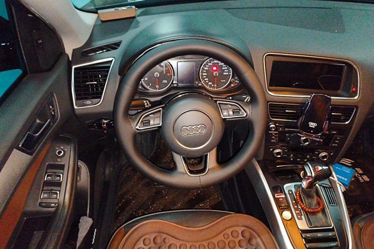 Used Audi Q5 2018 Collector's Edition 40 TFSI Ambition Model Steering Wheel