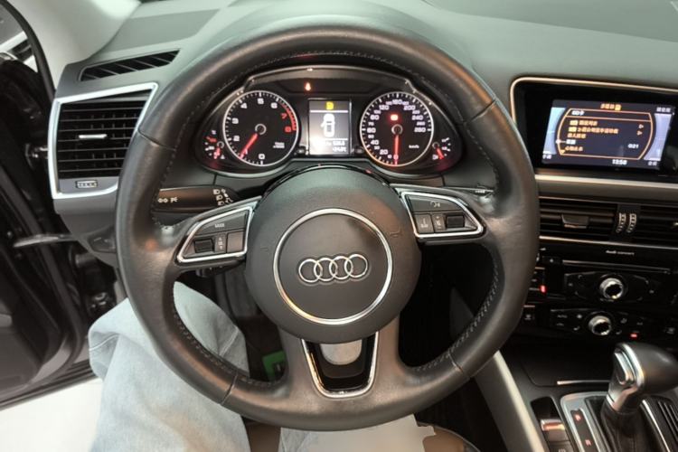 Used Audi Q5 2018 Collector's Edition 40 TFSI Ambition Model Steering Wheel