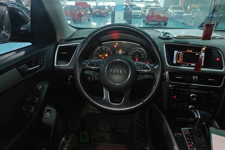 Used Audi Q5 2018 Collector's Edition 40 TFSI Ambition Model Steering Wheel