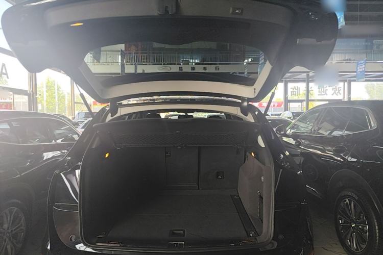 Used Audi Q5 2018 Collector's Edition 40 TFSI Technology Model Trunk