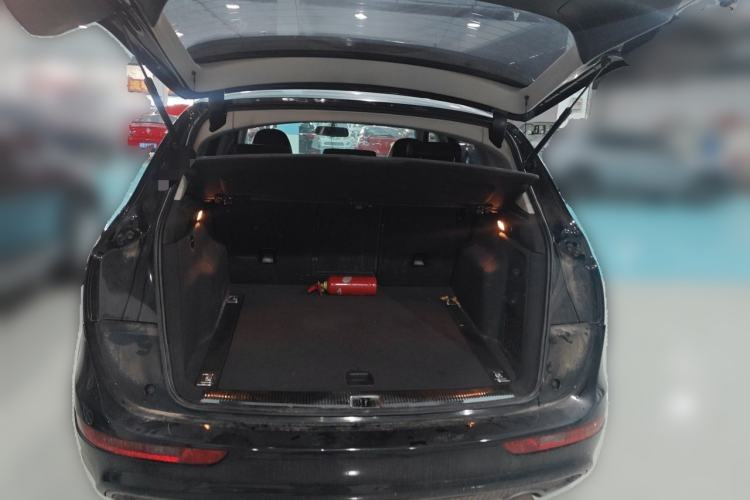 Used Audi Q5 2018 Collector's Edition 40 TFSI Ambition Model Trunk