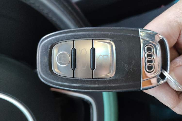 Used Audi Q5 2018 Collector's Edition 40 TFSI Ambition Model Vehicle Key