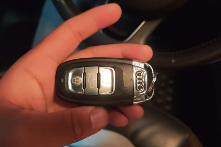 Used Audi Q5 2018 Collector's Edition 40 TFSI Technology Model Vehicle Key