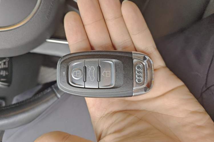 Used Audi Q5 2018 Collector's Edition 40 TFSI Technology Model Vehicle Key