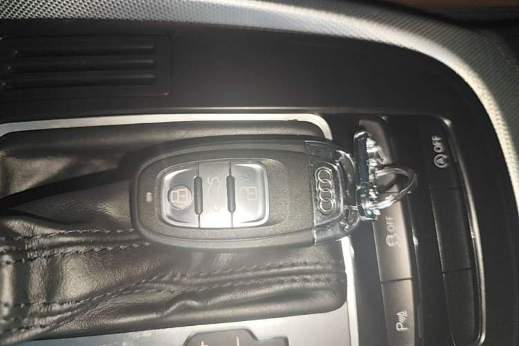 Used Audi Q5 2018 Collector's Edition 40 TFSI Technology Model Vehicle Key