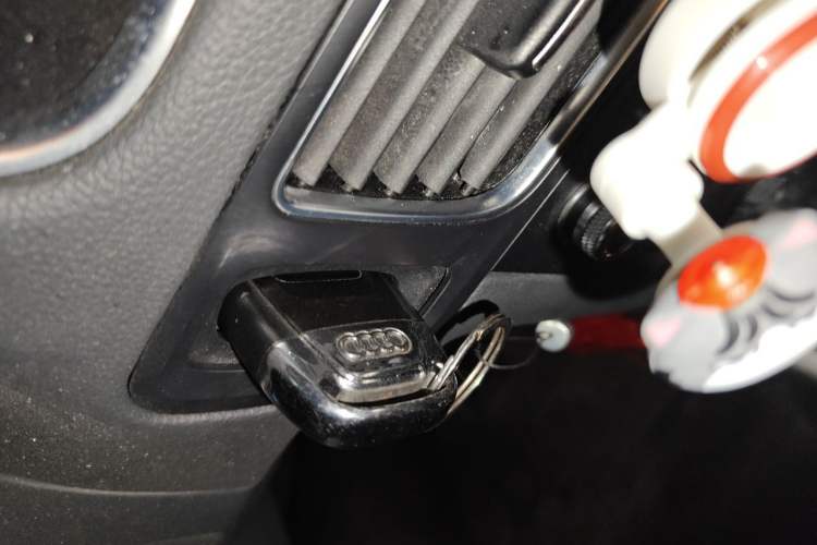 Used Audi Q5 2018 Collector's Edition 40 TFSI Ambition Model Vehicle Key