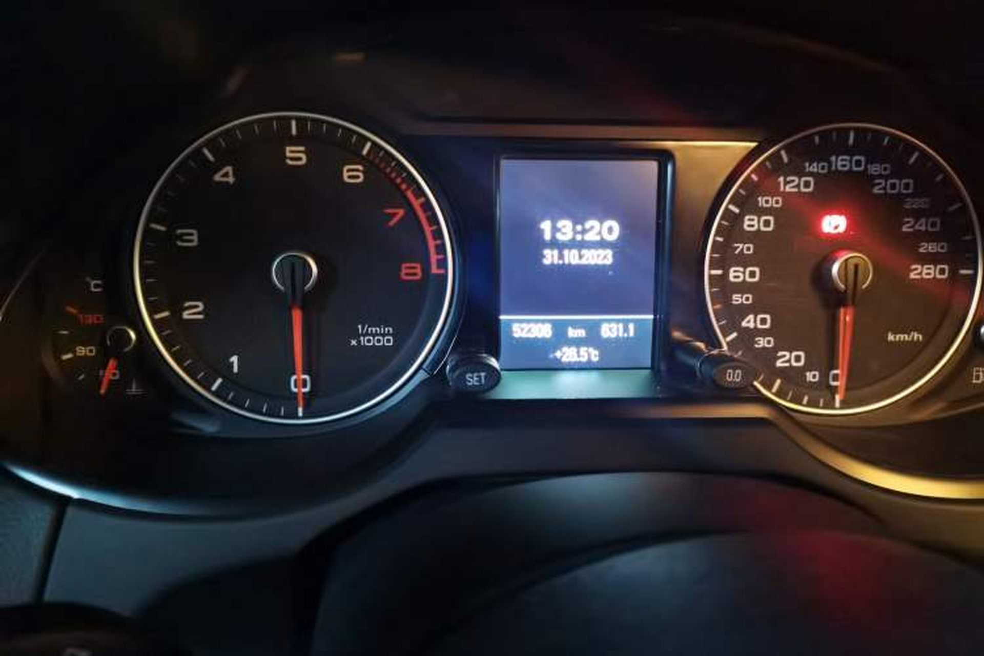 Used Audi Q5 2018 Collector's Edition 40 TFSI Technology Model Odometer Close Up