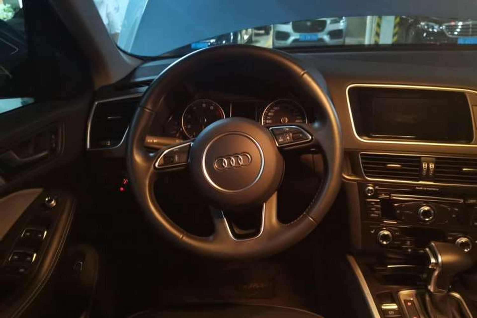 Used Audi Q5 2018 Collector's Edition 40 TFSI Technology Model Steering Wheel