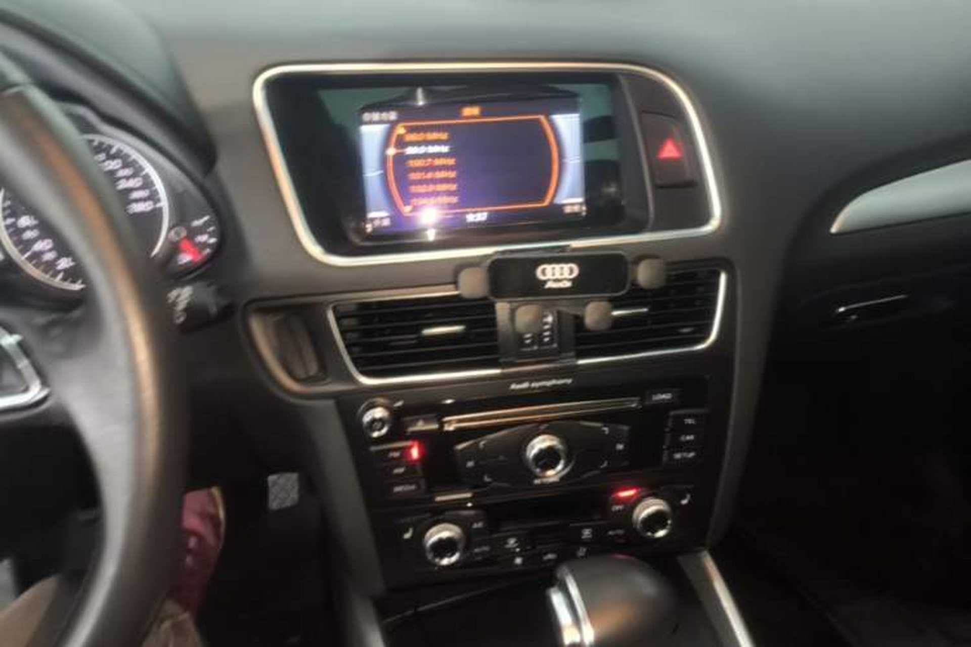 Used Audi Q5 2018 Collector's Edition 40 TFSI Technology Model Audio And AC Panel