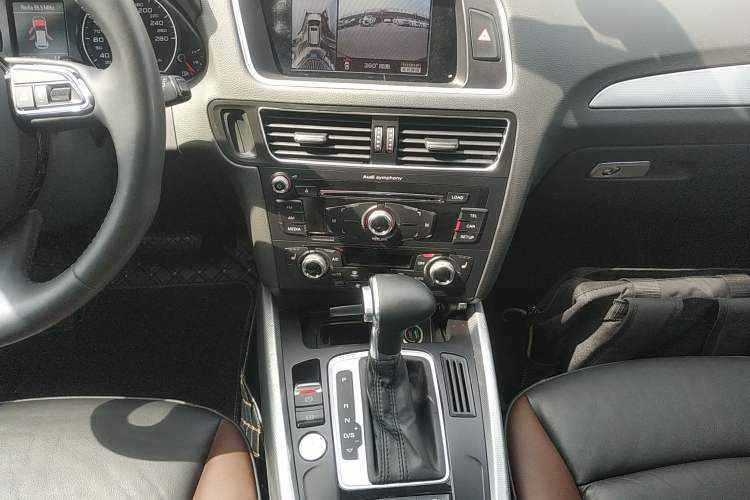 Used Audi Q5 2018 Collector's Edition 40 TFSI Technology Model Audio And AC Panel