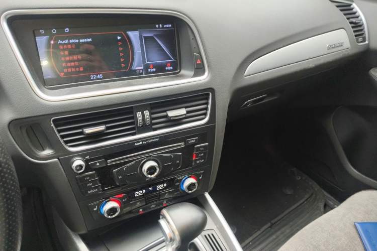 Used Audi Q5 2018 Collector's Edition 40 TFSI Technology Model Audio And AC Panel
