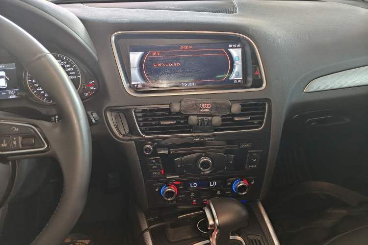Used Audi Q5 2018 Collector's Edition 40 TFSI Technology Model Audio And AC Panel