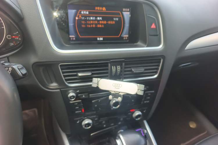 Used Audi Q5 2018 Collector's Edition 40 TFSI Technology Model Audio And AC Panel