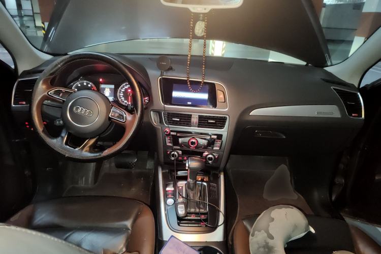 Used Audi Q5 2018 Collector's Edition 40 TFSI Technology Model Center Console