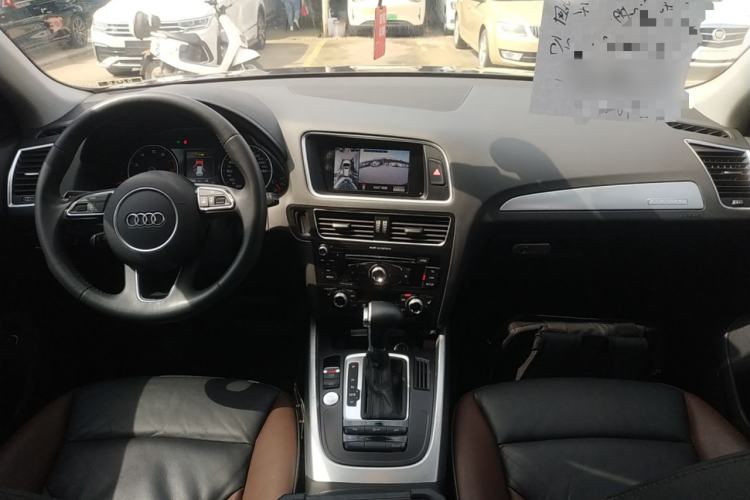 Used Audi Q5 2018 Collector's Edition 40 TFSI Technology Model Center Console