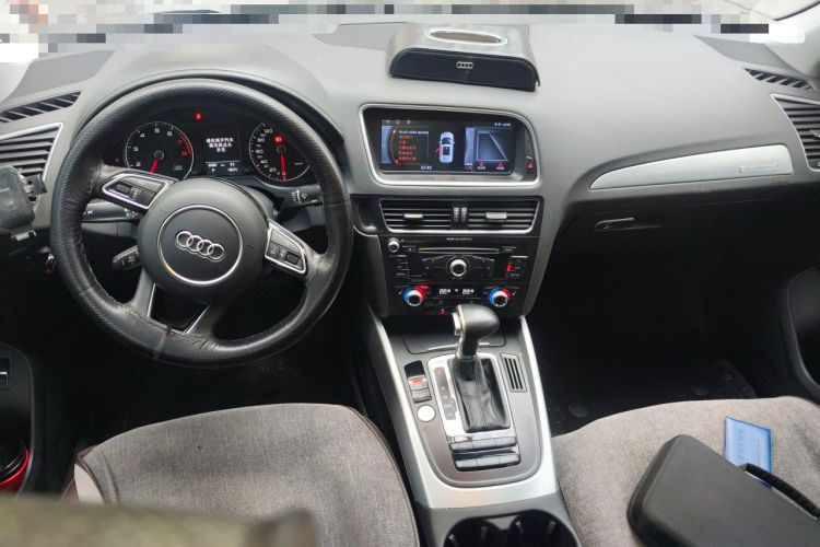 Used Audi Q5 2018 Collector's Edition 40 TFSI Technology Model Center Console