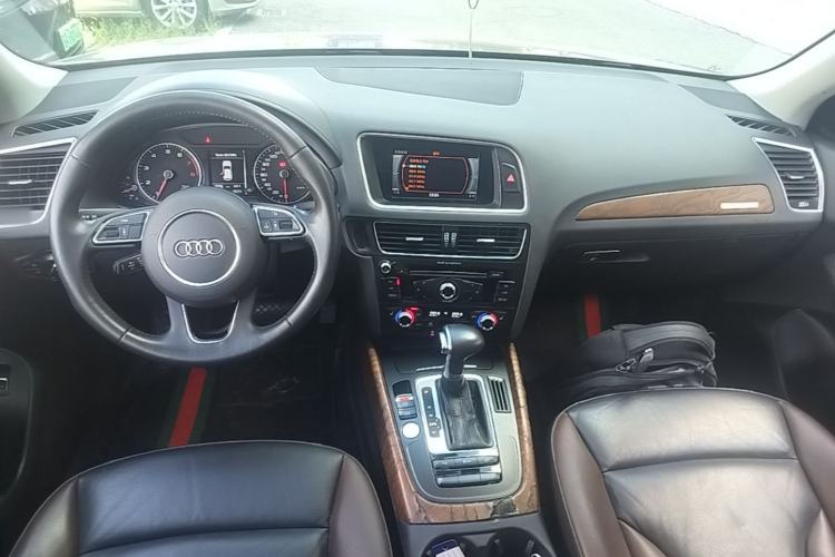 Used Audi Q5 2018 Collector's Edition 40 TFSI Technology Model Center Console