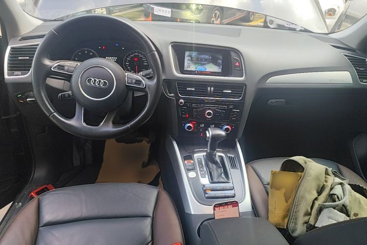 Used Audi Q5 2018 Collector's Edition 40 TFSI Technology Model Center Console