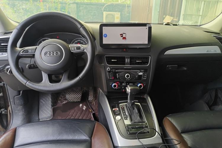 Used Audi Q5 2018 Collector's Edition 40 TFSI Technology Model Center Console