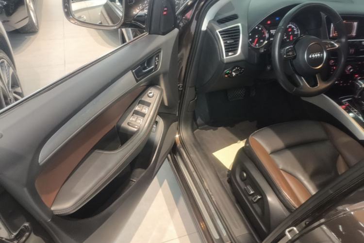 Used Audi Q5 2018 Collector's Edition 40 TFSI Technology Model Driver Seat