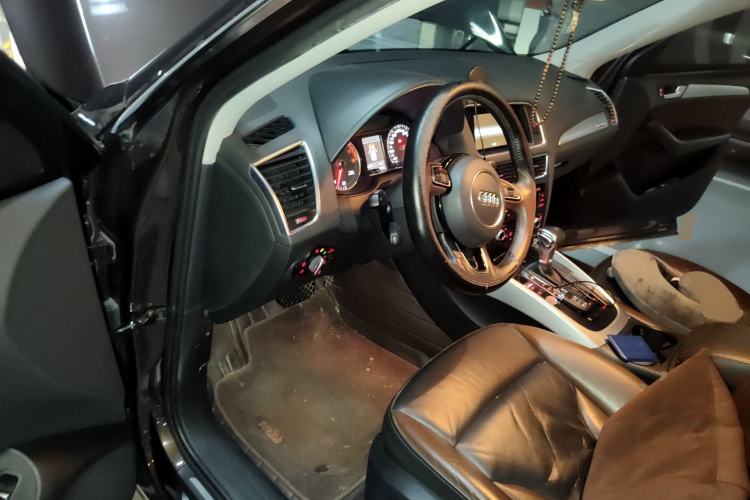 Used Audi Q5 2018 Collector's Edition 40 TFSI Technology Model Driver Seat