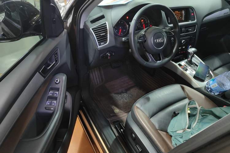 Used Audi Q5 2018 Collector's Edition 40 TFSI Technology Model Driver Seat