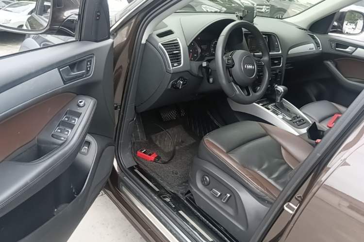 Used Audi Q5 2018 Collector's Edition 40 TFSI Technology Model Driver Seat