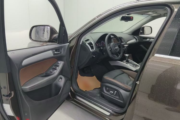 Used Audi Q5 2018 Collector's Edition 40 TFSI Technology Model Driver Seat