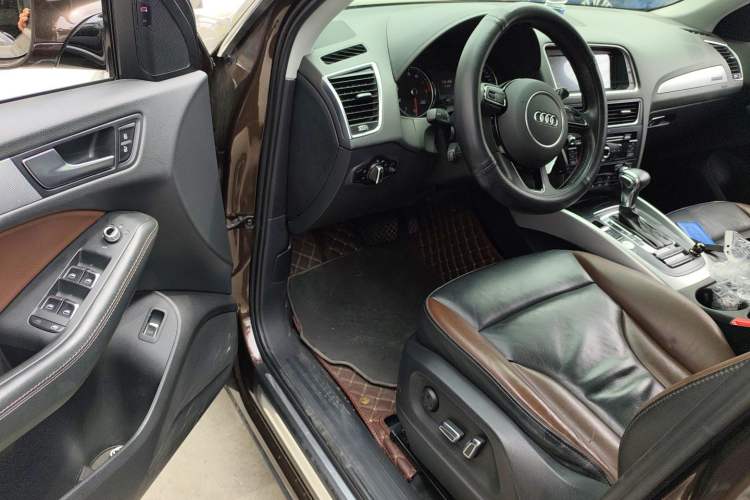 Used Audi Q5 2018 Collector's Edition 40 TFSI Technology Model
