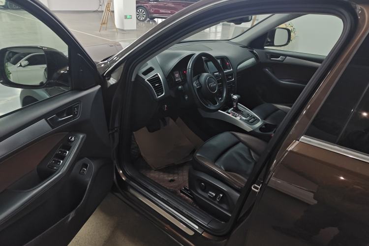 Used Audi Q5 2018 Collector's Edition 40 TFSI Technology Model Driver Seat