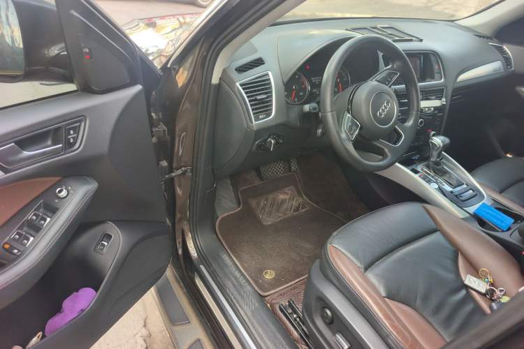Used Audi Q5 2018 Collector's Edition 40 TFSI Technology Model Driver Seat