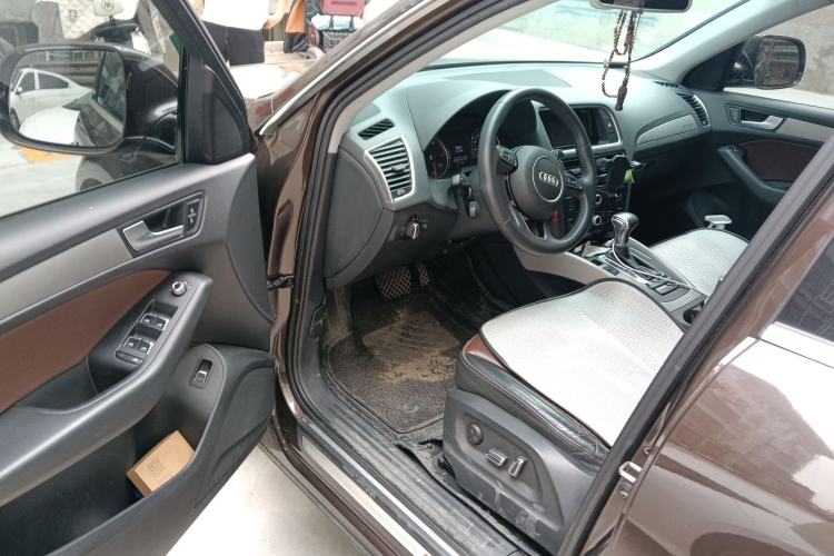 Used Audi Q5 2018 Collector's Edition 40 TFSI Ambition Model Driver Seat