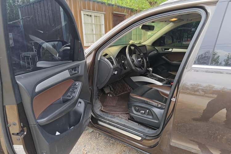 Used Audi Q5 2018 Collector's Edition 40 TFSI Technology Model Driver Seat