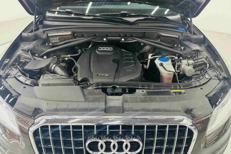 Used Audi Q5 2018 Collector's Edition 40 TFSI Technology Model Engine Bay