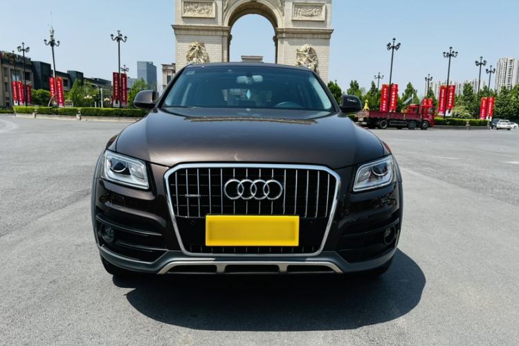 Used Audi Q5 2018 Collector's Edition 40 TFSI Technology Model Engine Bay