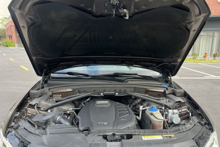 Used Audi Q5 2018 Collector's Edition 40 TFSI Technology Model Engine Bay