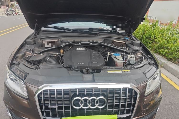 Used Audi Q5 2018 Collector's Edition 40 TFSI Ambition Model Engine Bay