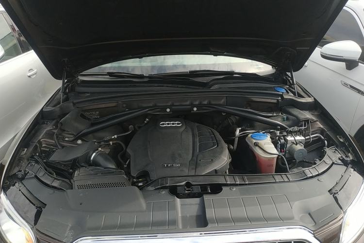 Used Audi Q5 2018 Collector's Edition 40 TFSI Technology Model Engine Bay