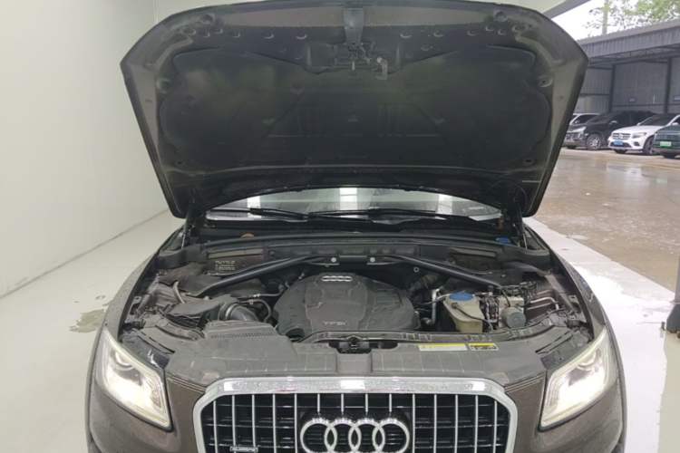 Used Audi Q5 2018 Collector's Edition 40 TFSI Technology Model Engine Bay