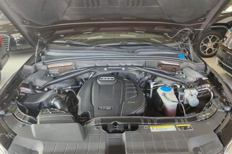 Used Audi Q5 2018 Collector's Edition 40 TFSI Technology Model Engine Bay