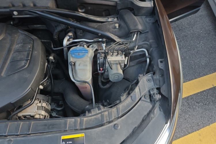 Used Audi Q5 2018 Collector's Edition 40 TFSI Technology Model Engine Bay Left