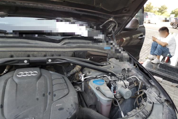 Used Audi Q5 2018 Collector's Edition 40 TFSI Technology Model Engine Bay Left