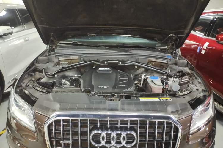 Used Audi Q5 2018 Collector's Edition 40 TFSI Technology Model Engine Bay