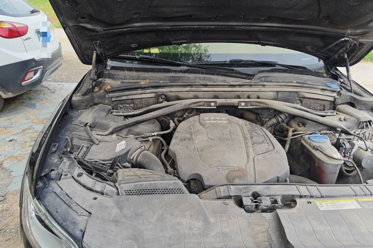 Used Audi Q5 2018 Collector's Edition 40 TFSI Technology Model Engine Bay Right